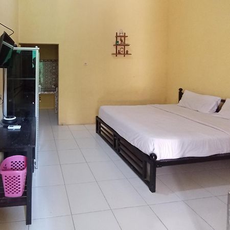 Reddoorz At El Shaday Homestay Banyuwangi Banyuwangi  Exterior foto
